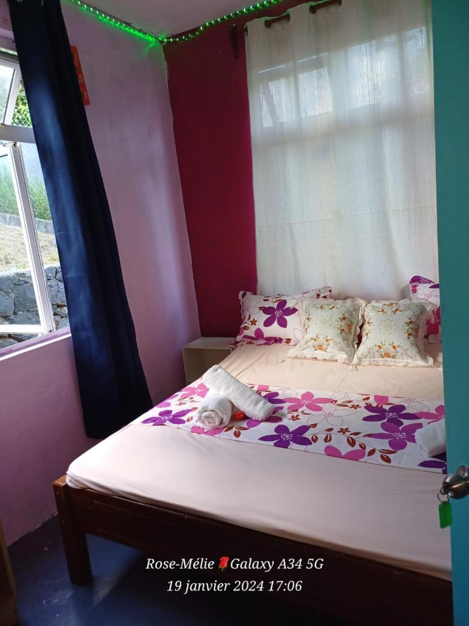 Chez Tonio Magic Ocean View Villa Port South East Екстериор снимка
