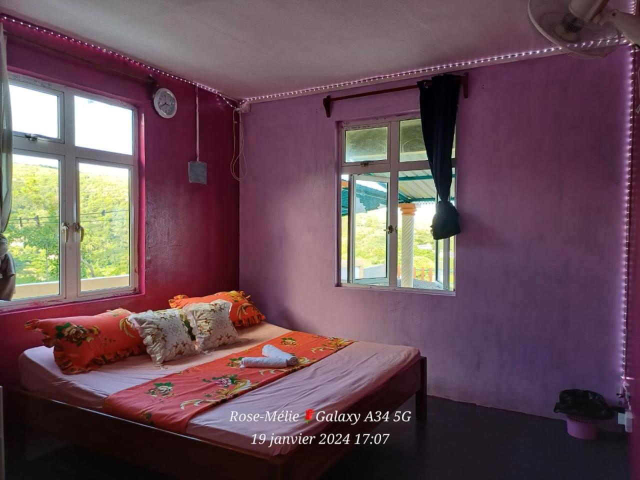 Chez Tonio Magic Ocean View Villa Port South East Екстериор снимка