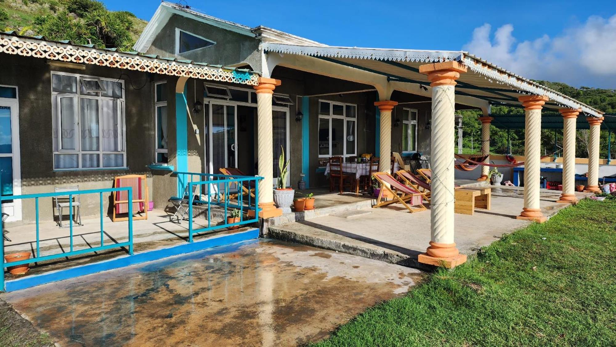 Chez Tonio Magic Ocean View Villa Port South East Екстериор снимка